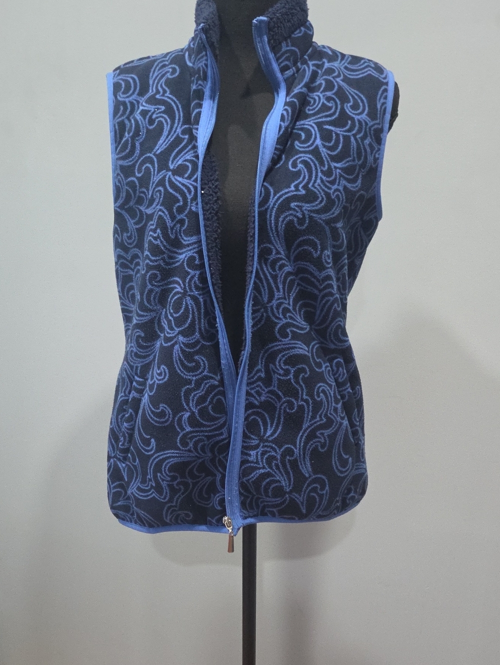 Karen Scott Navy Blue Patterned Fleece Vest with Light Blue Trim